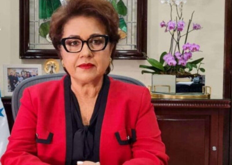 Transición en la CSJ: ¿Qué hay detrás de la renuncia de Rebeca Ráquel Obando?