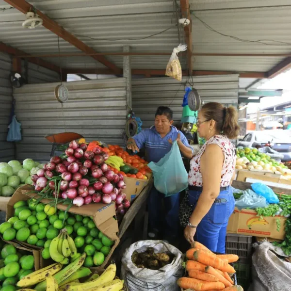 El costo de vivir en la Capital Industrial: Canasta básica en San Pedro Sula supera los L16,000