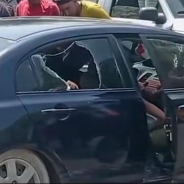 Baño de sangre en la San Carlos de Sula: Acribillan a madre e hijo frente al Instituto JTR