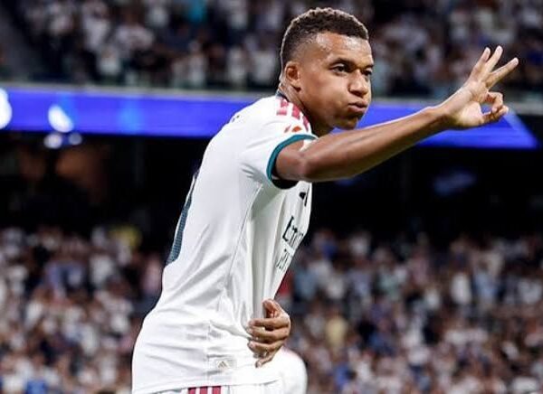 Mbappé firma un triplete y Real Madrid golea 4-1 a la Real Sociedad