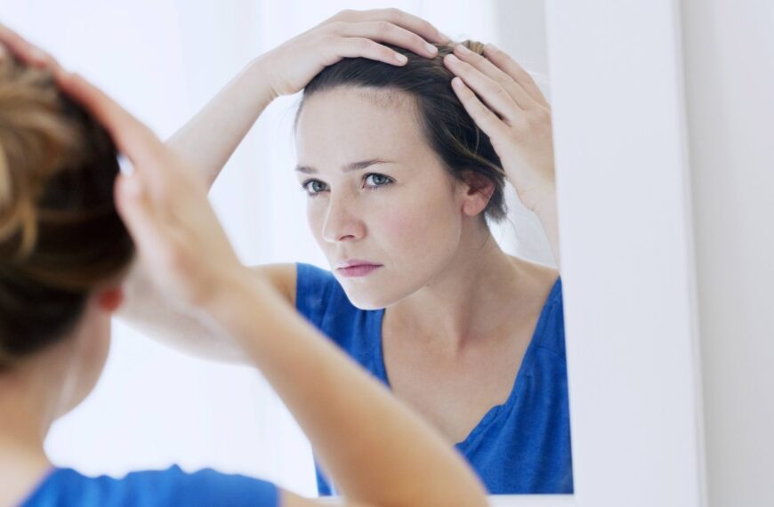 Especialista comparte recomendaciones prácticas para tratar la caída del cabello