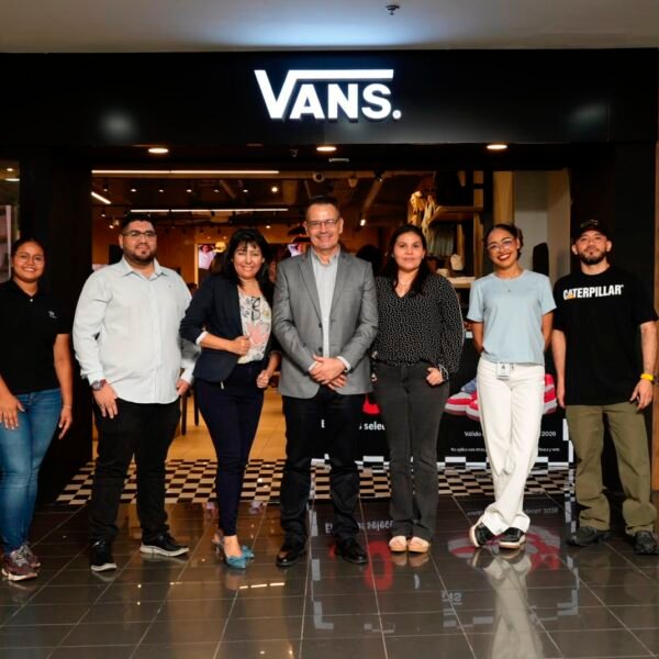 Vans y Empresas ADOC inauguran la primera tienda oficial Vans en Honduras