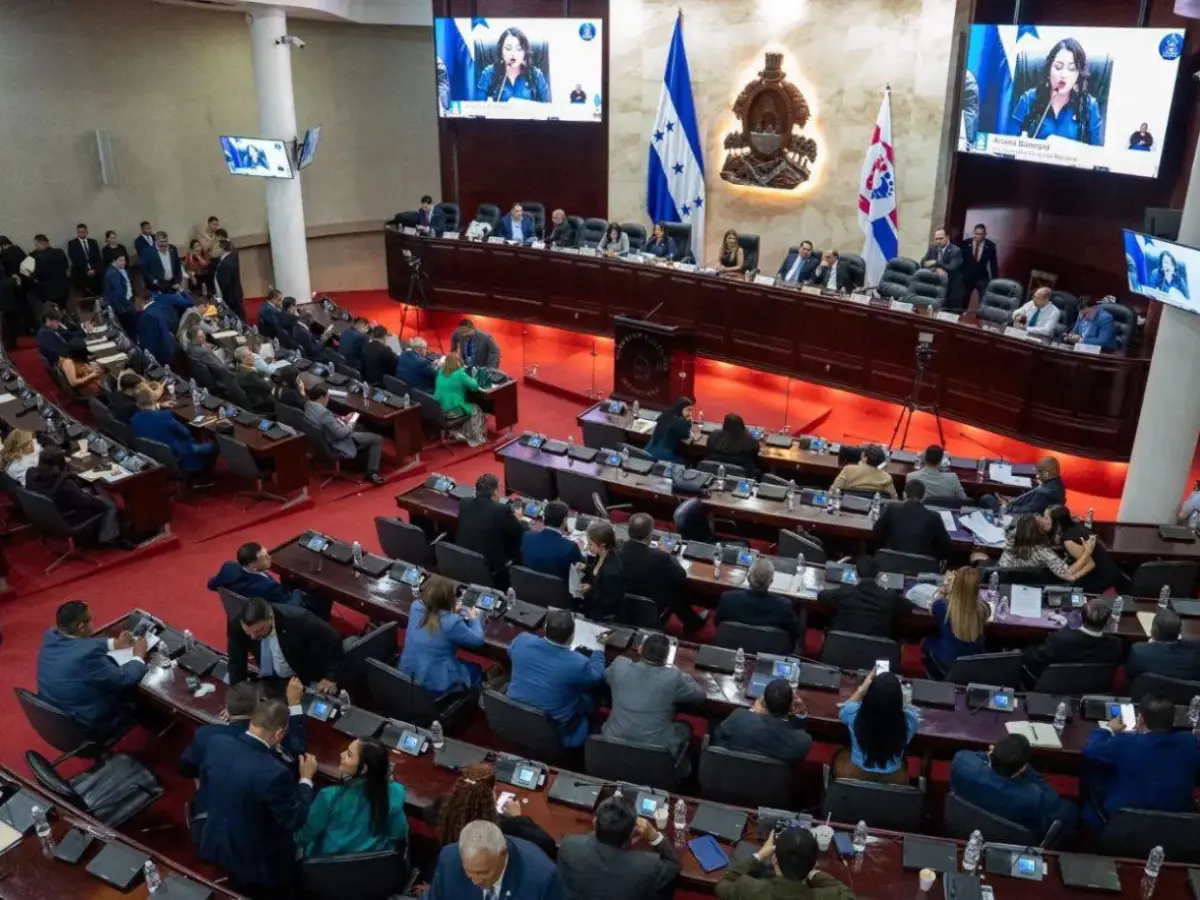 Congreso busca destrabar reforma eléctrica mientras bancadas negocian cambios