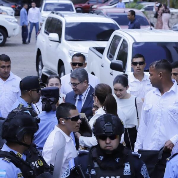 SE DEFENDERÁ EN LIBERTAD: JUEZ OTORGA MEDIDAS SUSTITUTIVAS A JOH EN EL CASO PANDORA II