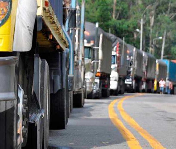 Paro nacional en riesgo: transportistas reaccionan por alza del diésel
