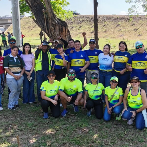 Voluntarios de Supermercados Colonial participan en jornada de reforestación junto a la Municipalidad sampedrana