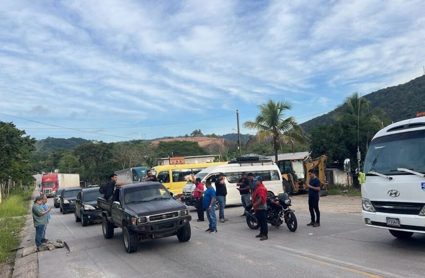 Paro del transporte interurbano golpea a Honduras por alto costo de los combustibles